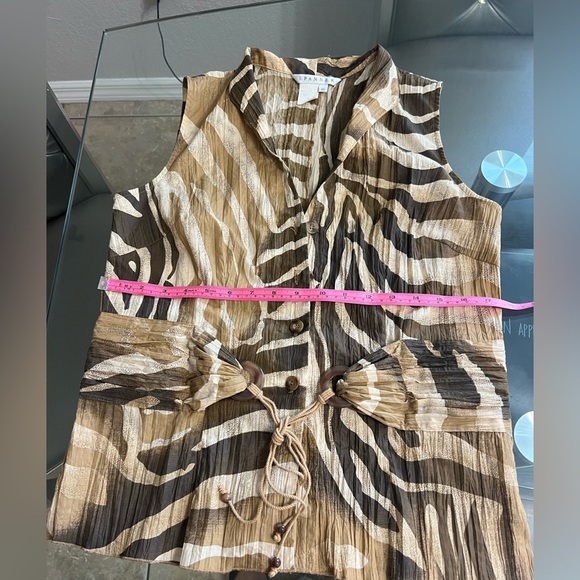 SPANNER Tan Graphic Tie Front Blouse - Picture 4 of 4